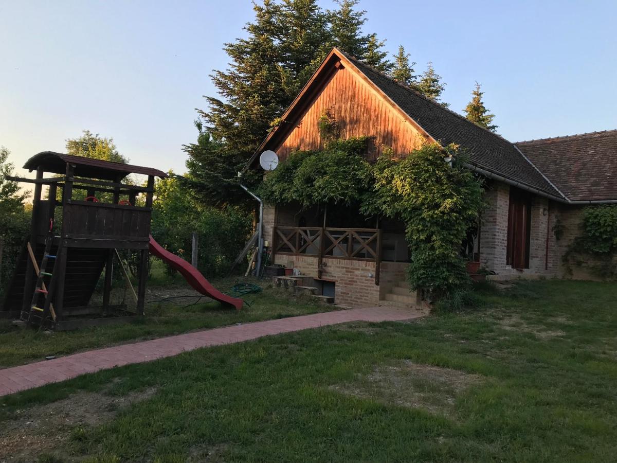 Vadszolos Porta Ispank Exterior photo