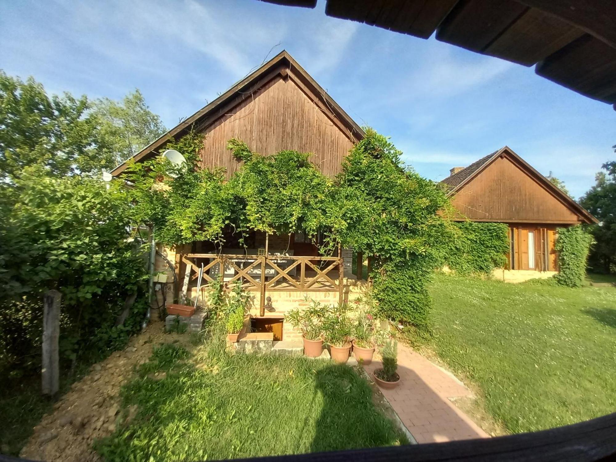 Vadszolos Porta Ispank Exterior photo